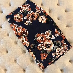 Pencil skirt see measurements!